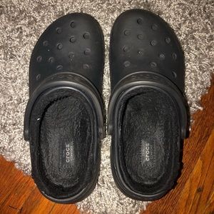 black faux fur lined crocs